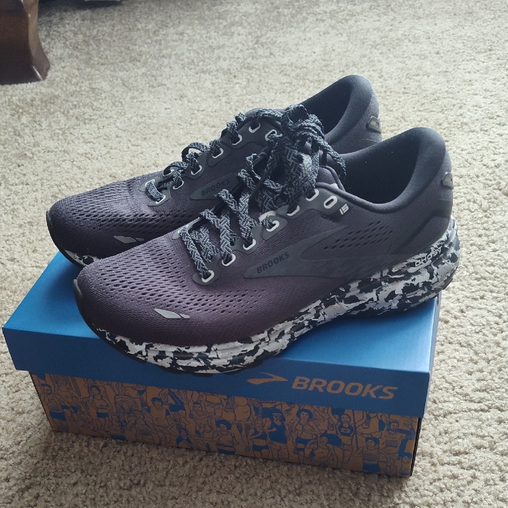 Brooks Women's Gray Athletic Shoes